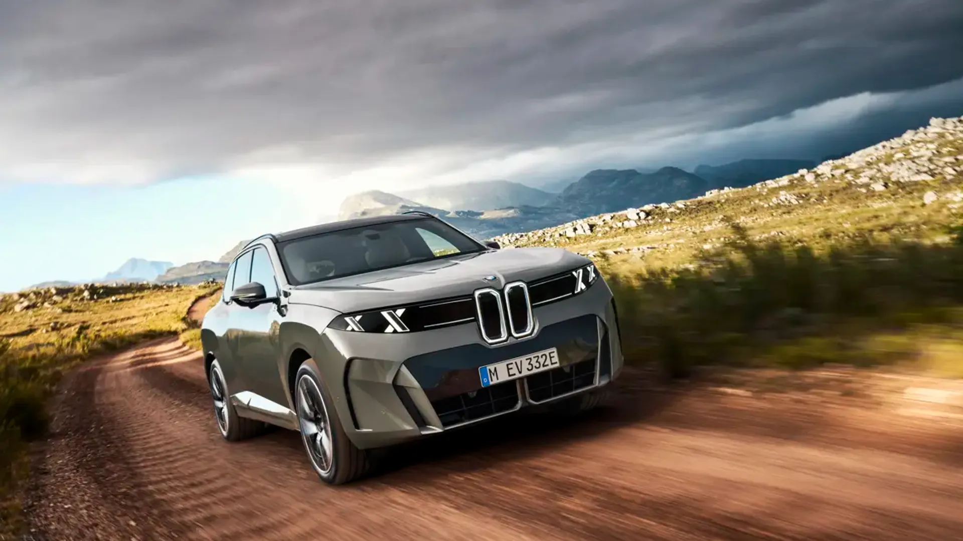 Elettronauti - BMW iX5 60 xDrive - Bianco - Esterno - Vista anteriore a tre quarti