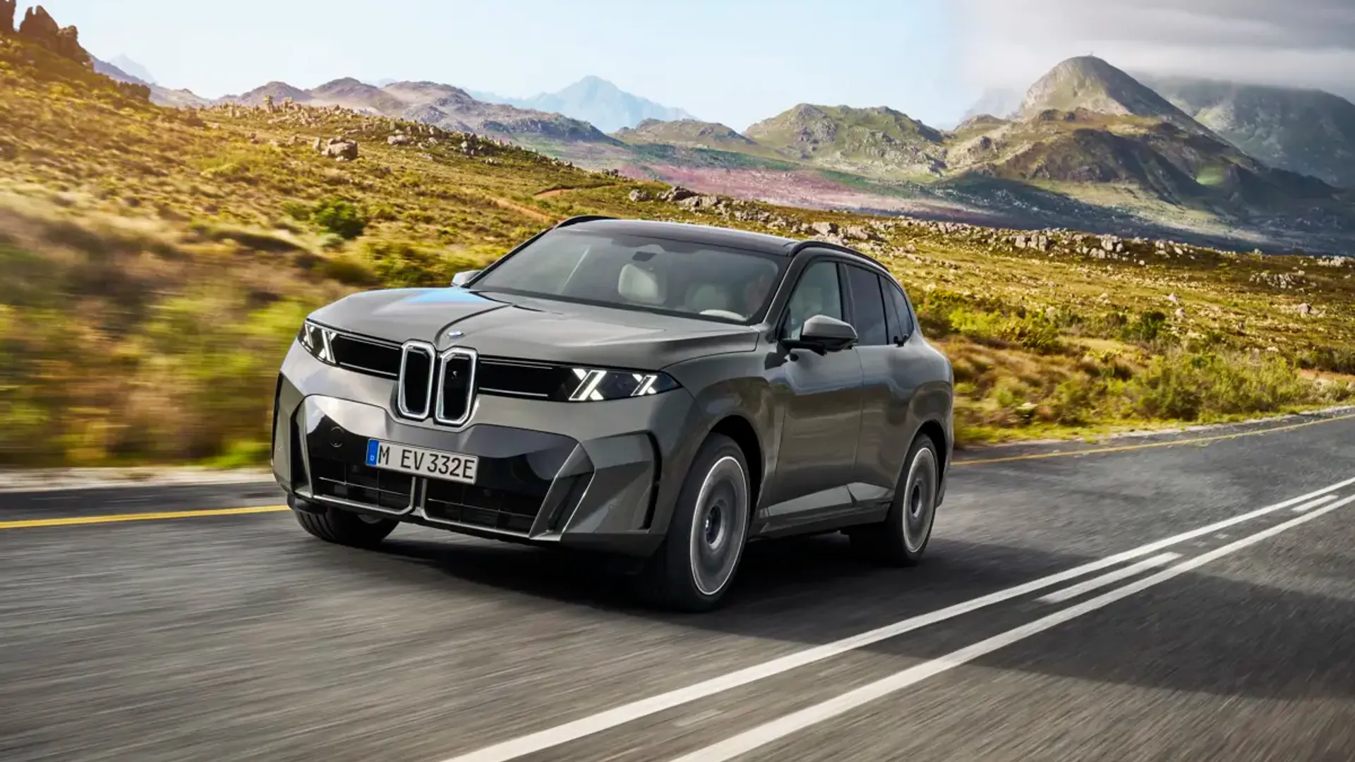 Elettronauti - BMW iX5 60 xDrive - Bianco - Esterno - Vista anteriore a tre quarti