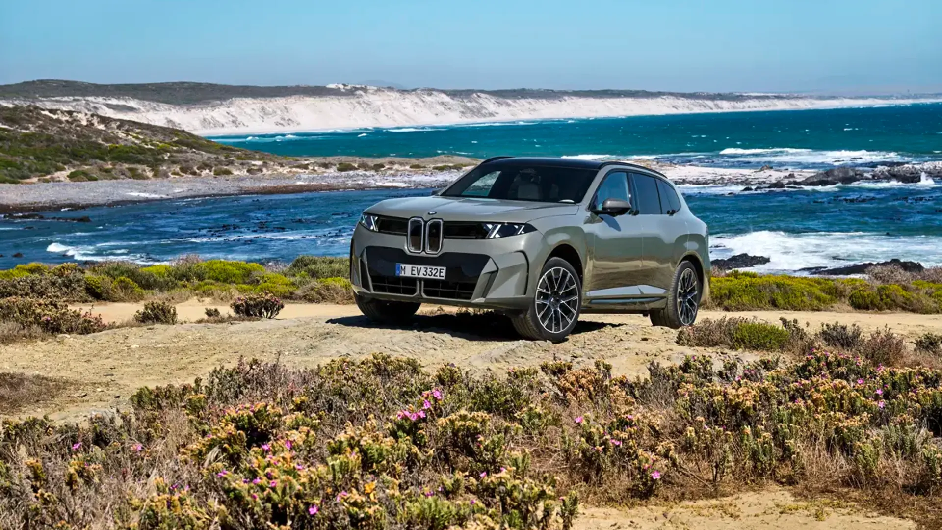 Elettronauti - BMW iX5 60 xDrive - Bianco - Esterno - Vista anteriore a tre quarti