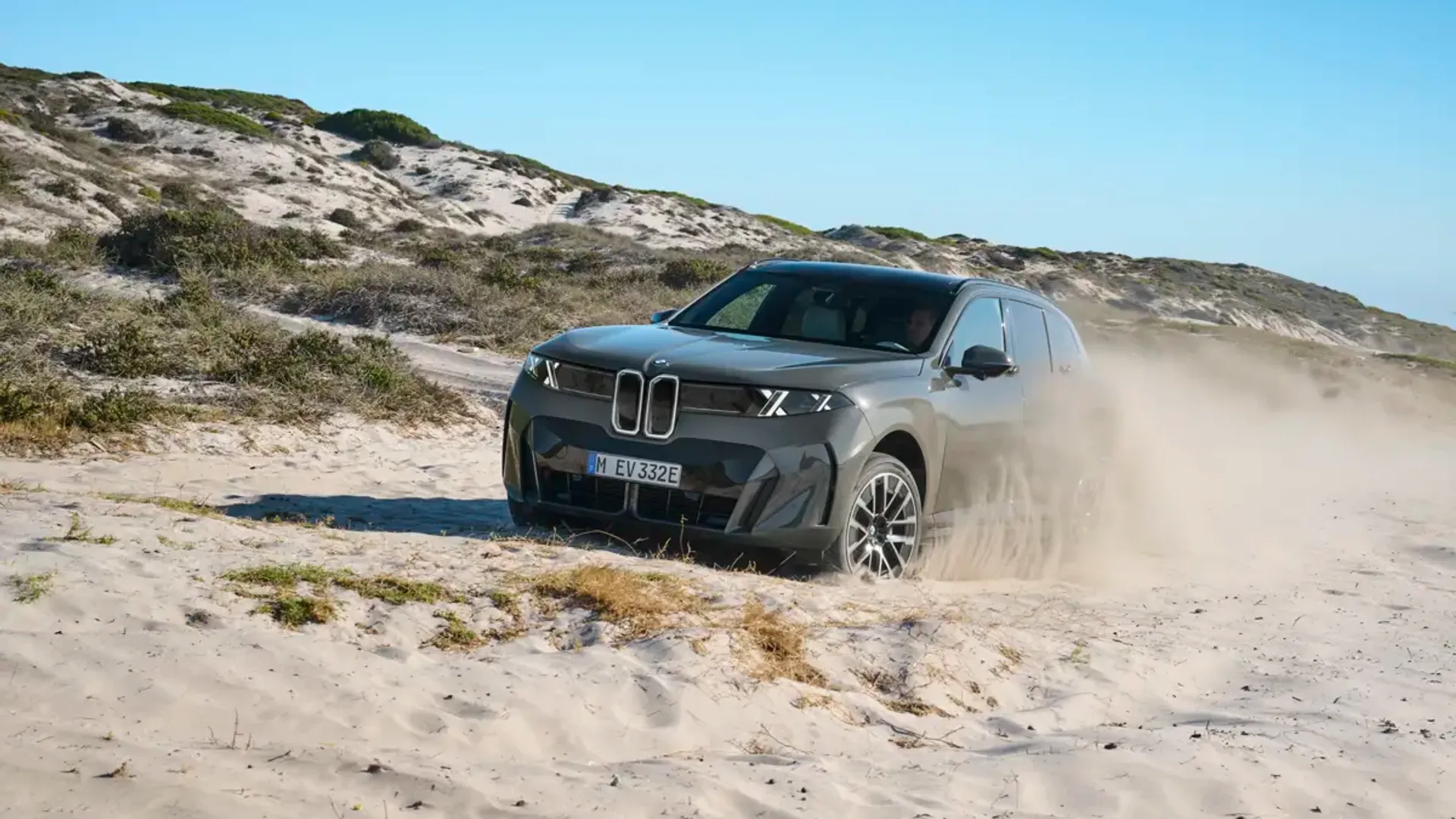 Elettronauti - BMW iX5 60 xDrive - Bianco - Esterno - Vista anteriore a tre quarti