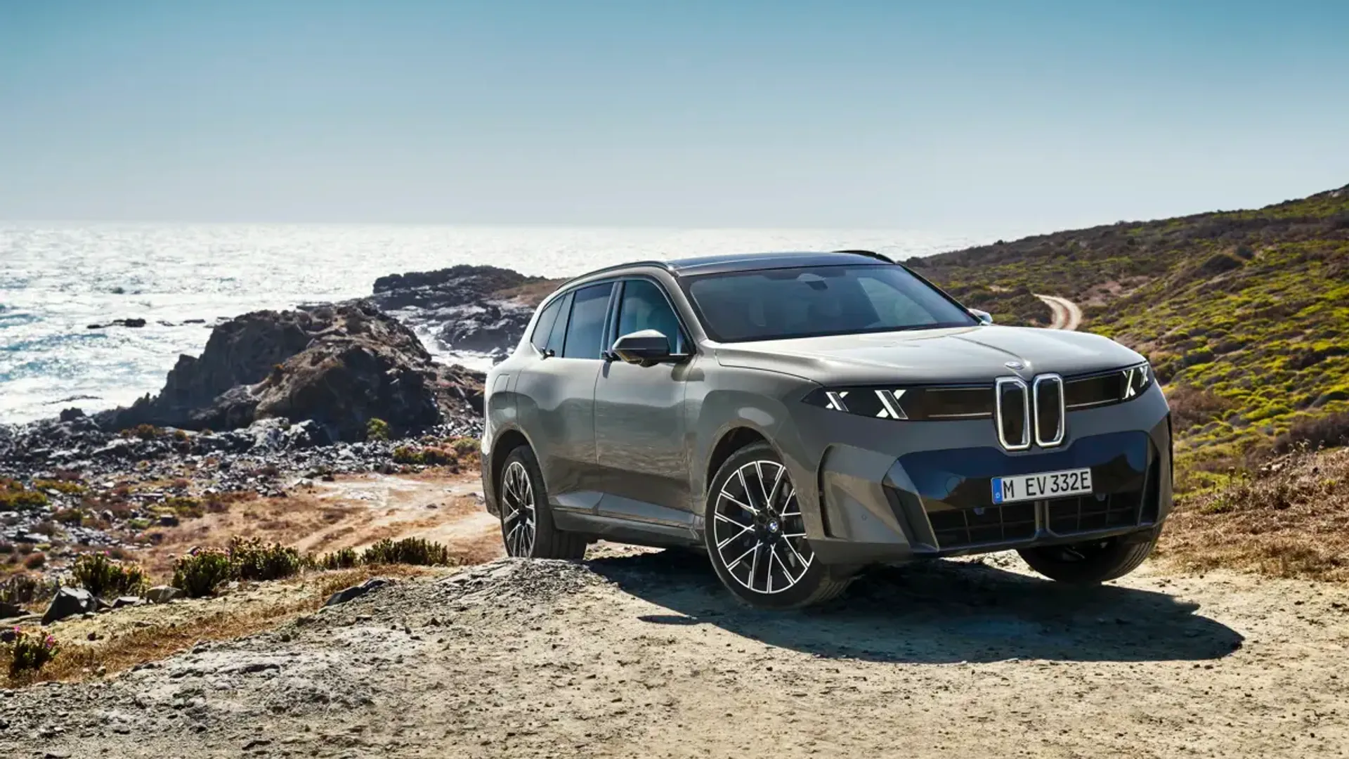 Elettronauti - BMW iX5 60 xDrive - Bianco - Esterno - Vista anteriore a tre quarti