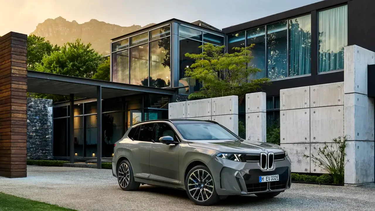 Elettronauti - BMW iX5 60 xDrive - Bianco - Esterno - Vista anteriore a tre quarti