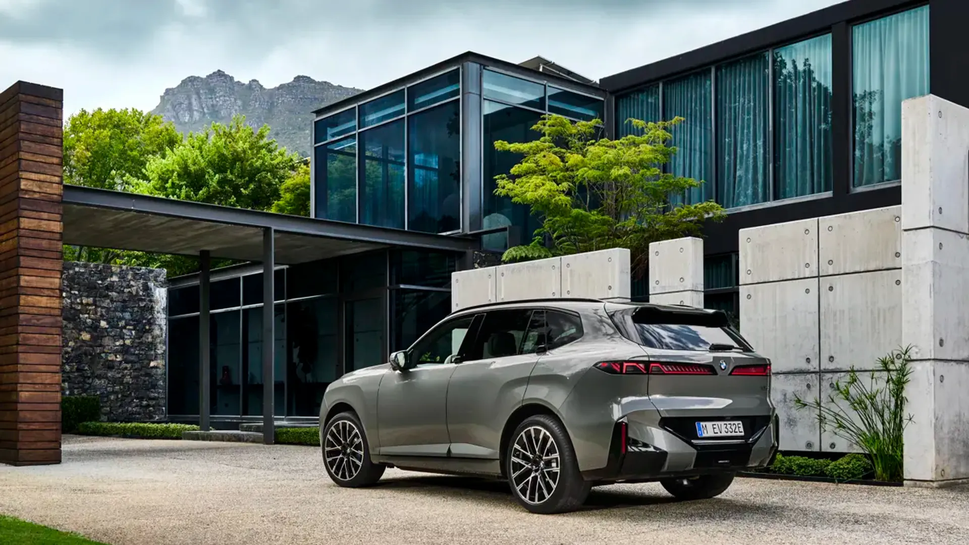Elettronauti - BMW iX5 60 xDrive - Bianco - Esterno - Vista anteriore a tre quarti
