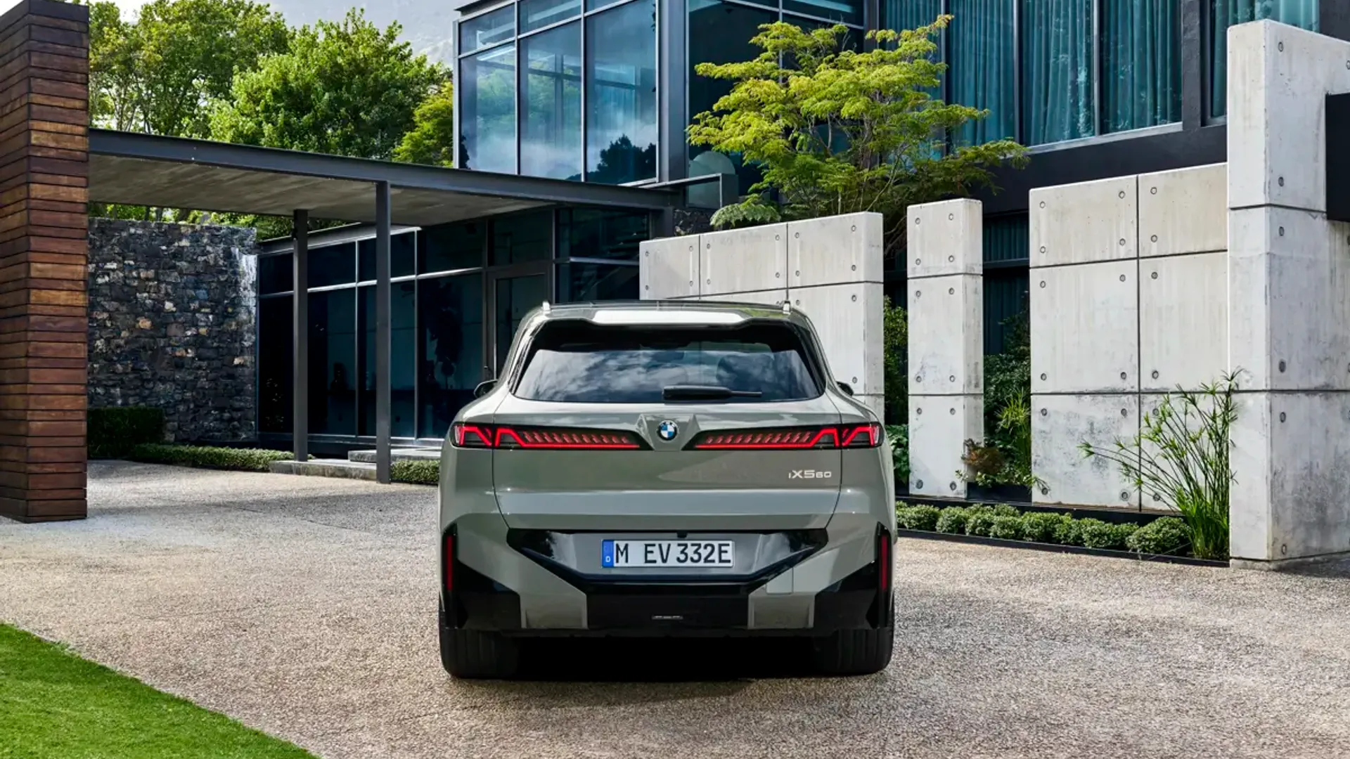 Elettronauti - BMW iX5 60 xDrive - Bianco - Esterno - Vista anteriore a tre quarti