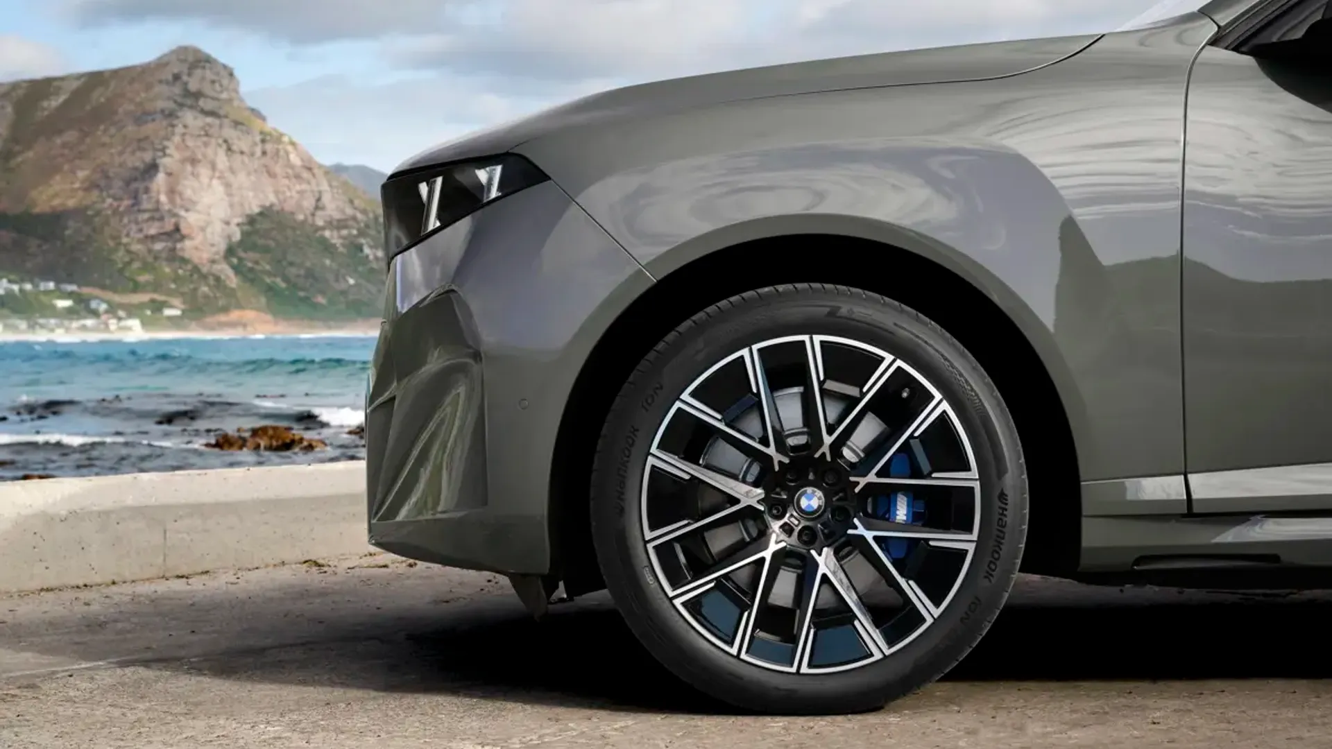 Elettronauti - BMW iX5 60 xDrive - Cerchio