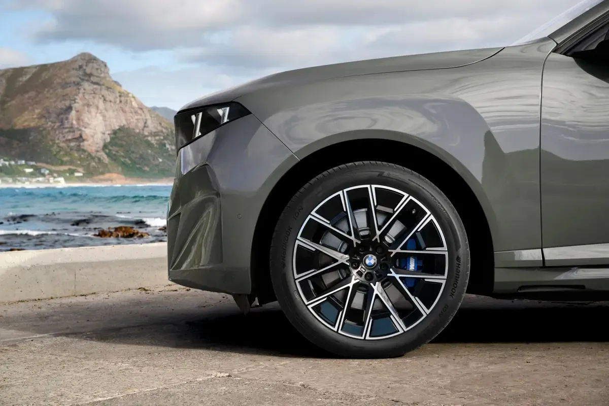 Elettronauti - BMW iX5 60 xDrive - Cerchio