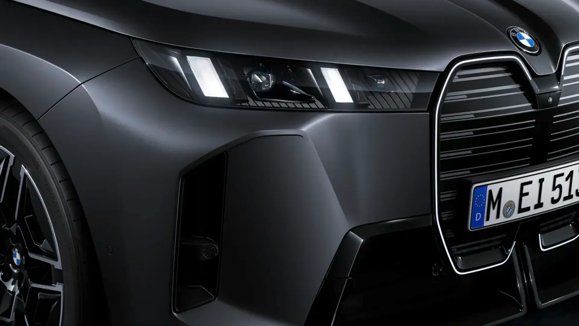 Elettronauti - BMW iX M70 xDrive - Grigio - Esterno - Vista anteriore