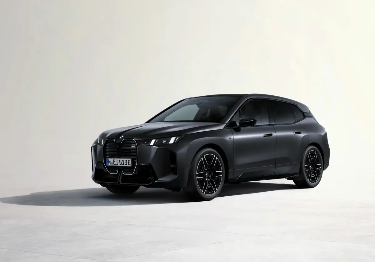 Elettronauti - BMW iX M70 xDrive - Bronze - Esterno - Vista anteriore a tre quarti