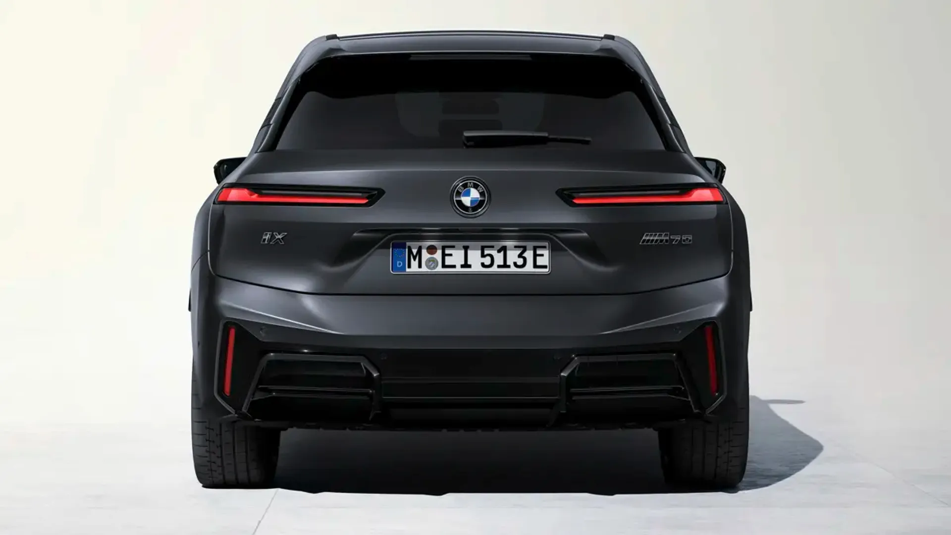 Elettronauti - BMW iX M70 xDrive - Dark Grey - Esterno - Vista anteriore a tre quarti
