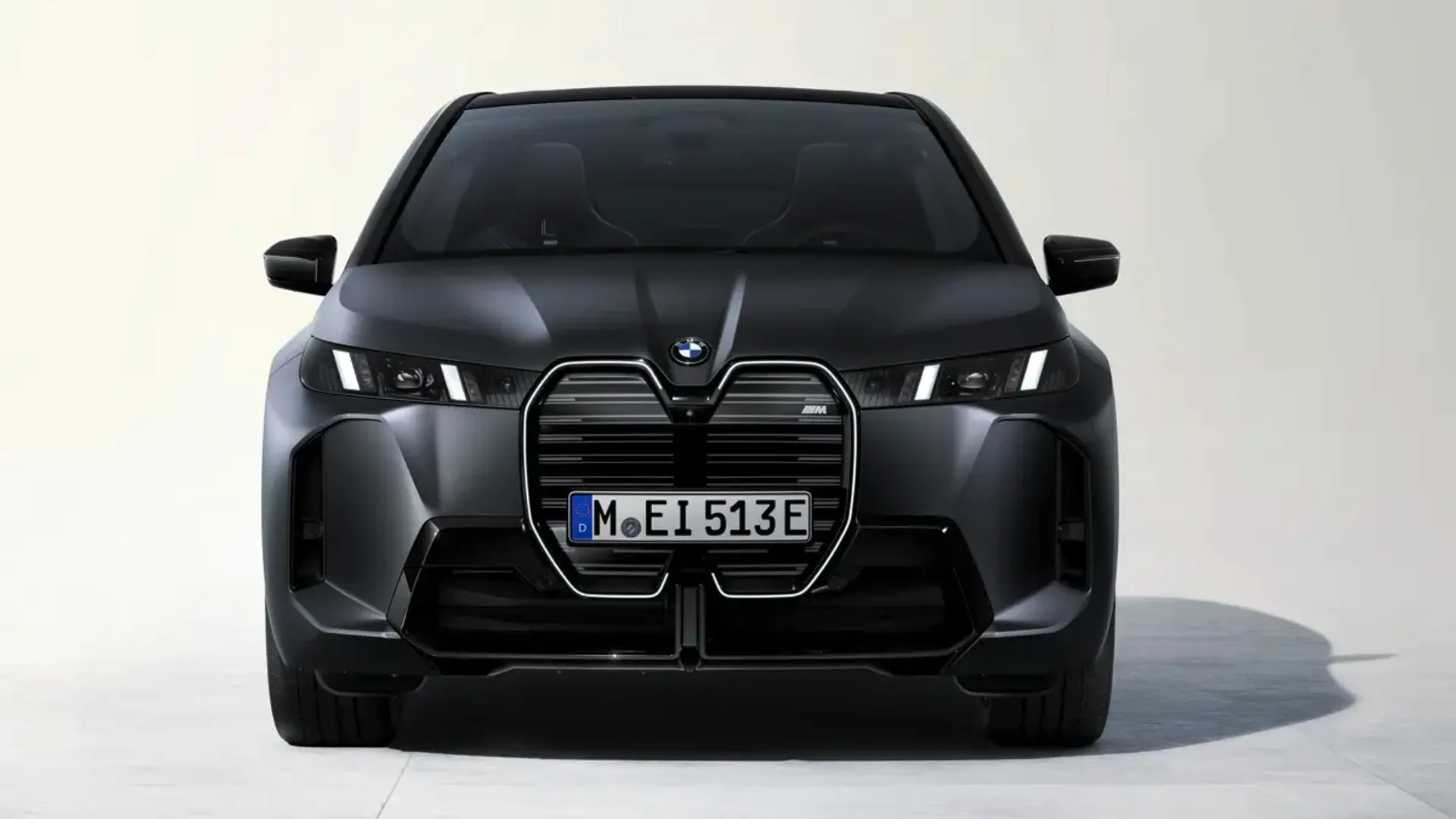 Elettronauti - BMW iX M70 xDrive - Dark Grey - Esterno - Vista anteriore a tre quarti