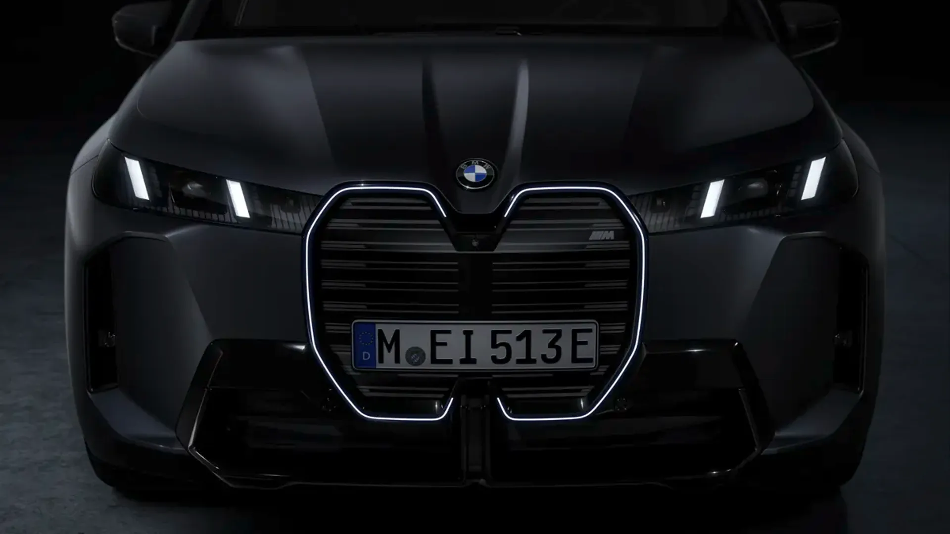 Elettronauti - BMW iX M70 xDrive - Grigio - Esterno - Vista anteriore a tre quarti
