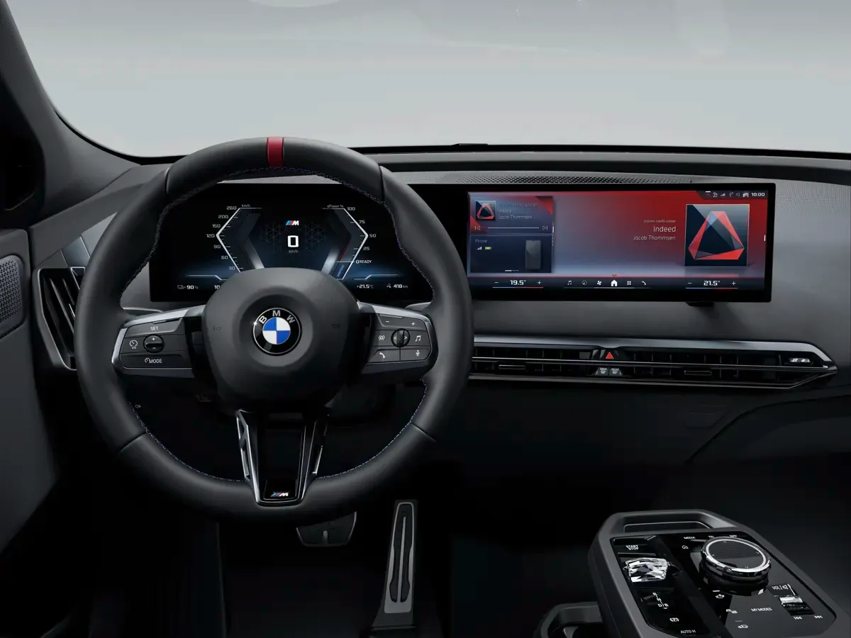Elettronauti - BMW iX M70 xDrive - Infotainment - Vista della plancia