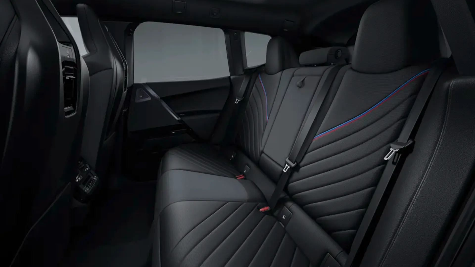Elettronauti - BMW iX M70 xDrive - Nero - Sedili - Sedili posteriori