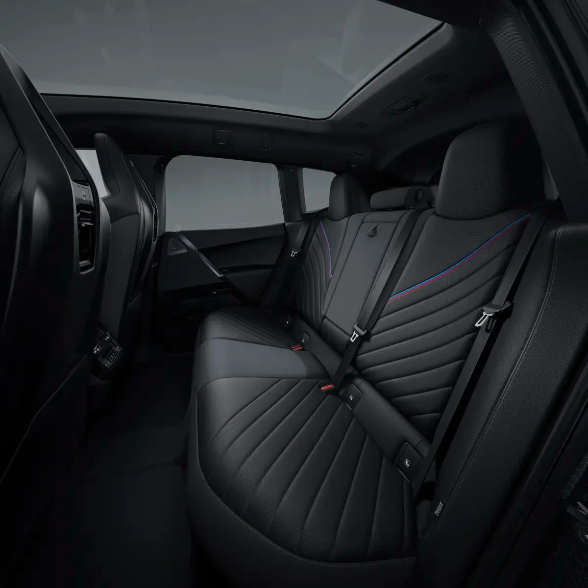 Elettronauti - BMW iX M70 xDrive - Nero - Sedili - Sedili posteriori