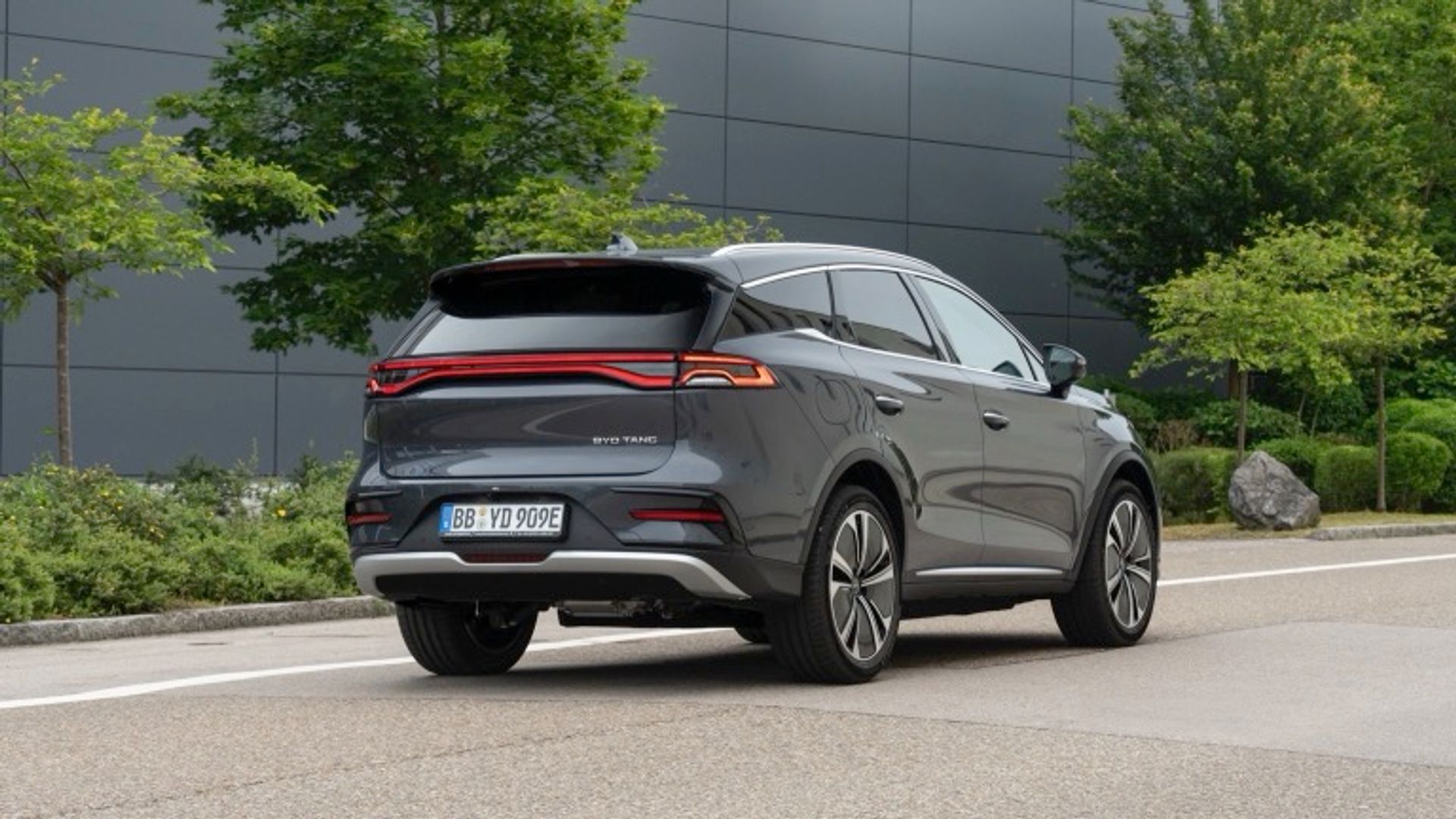 BYD TANG Flagship
