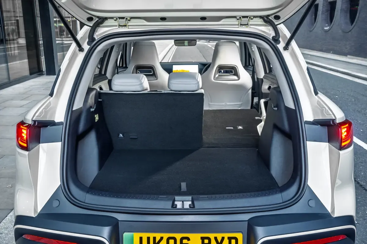 Elettronauti - BYD Atto 2 64.8 kWh Comfort - Bianco - Vano di carico - Bagagliaio