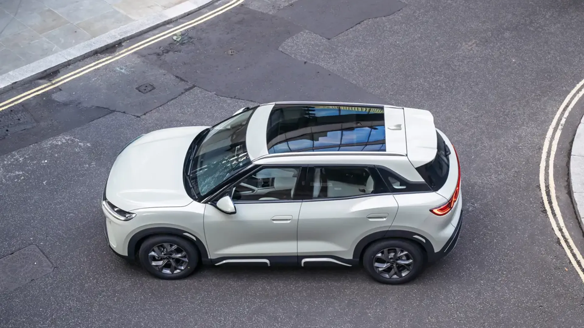 Elettronauti - BYD Atto 2 64.8 kWh Comfort - Blu - Esterno - Vista anteriore a tre quarti
