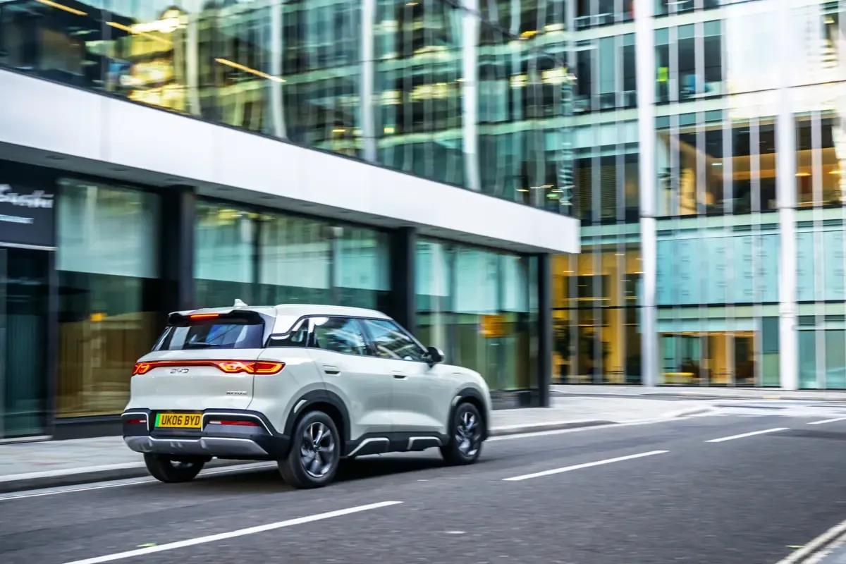 Elettronauti - BYD Atto 2 64.8 kWh Comfort - Grigio - Esterno - Vista anteriore a tre quarti