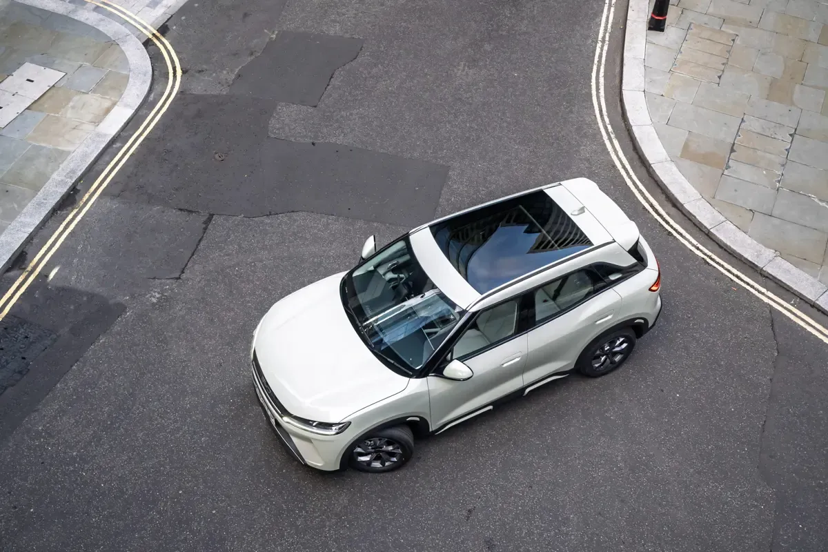 Elettronauti - BYD Atto 2 64.8 kWh Comfort - Bianco - Esterno - Vista anteriore a tre quarti