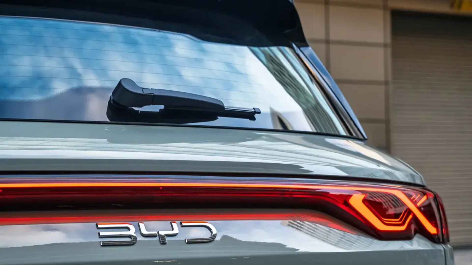 Elettronauti - BYD Atto 2 64.8 kWh Comfort - Bianco - Esterno - Vista anteriore a tre quarti