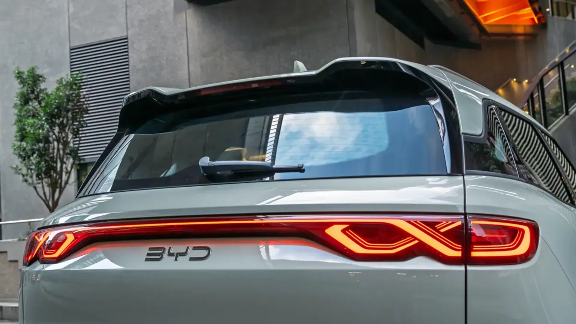 Elettronauti - BYD Atto 2 64.8 kWh Comfort - Bianco - Esterno - Vista posteriore