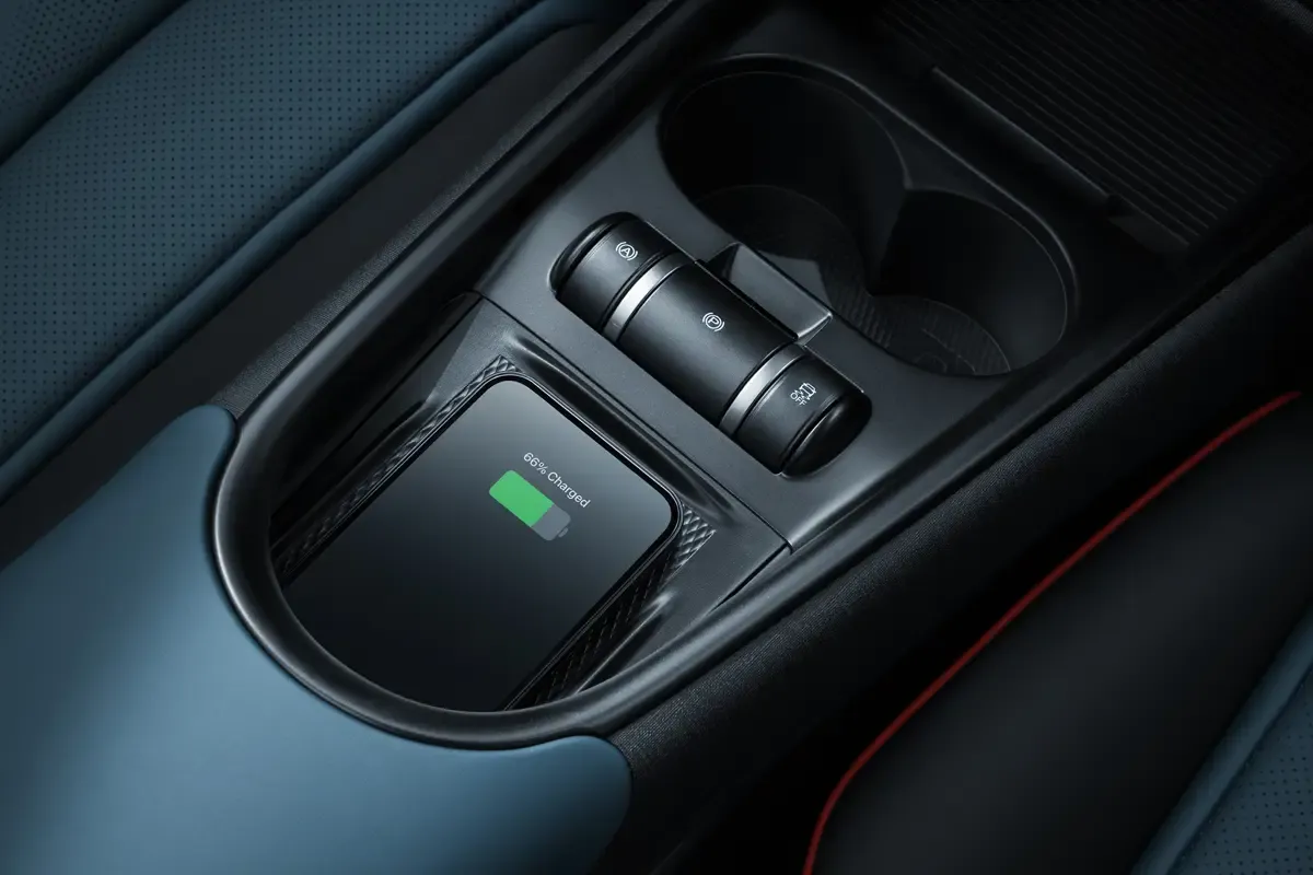 Elettronauti - BYD Dolphin Comfort - Plancia - Vista della plancia
