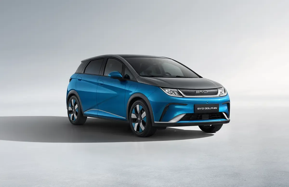 Elettronauti - BYD Dolphin Comfort - Grigio - Esterno - Vista anteriore a tre quarti