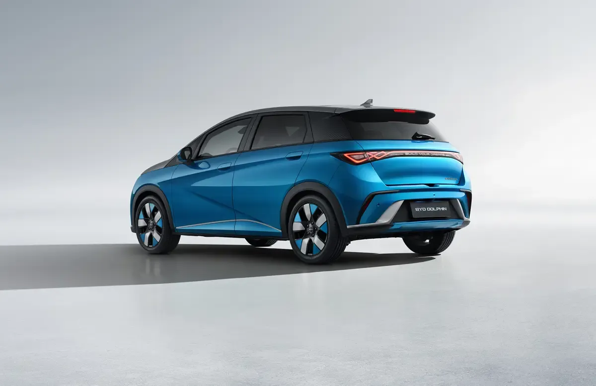 Elettronauti - BYD Dolphin Comfort - Grigio - Esterno - Vista anteriore a tre quarti