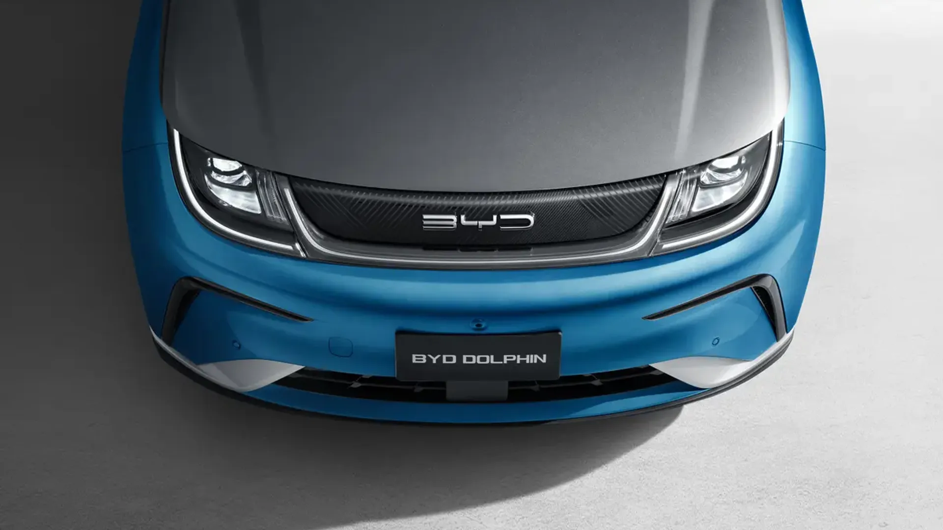 Elettronauti - BYD Dolphin Comfort - Grigio - Esterno - Vista anteriore a tre quarti