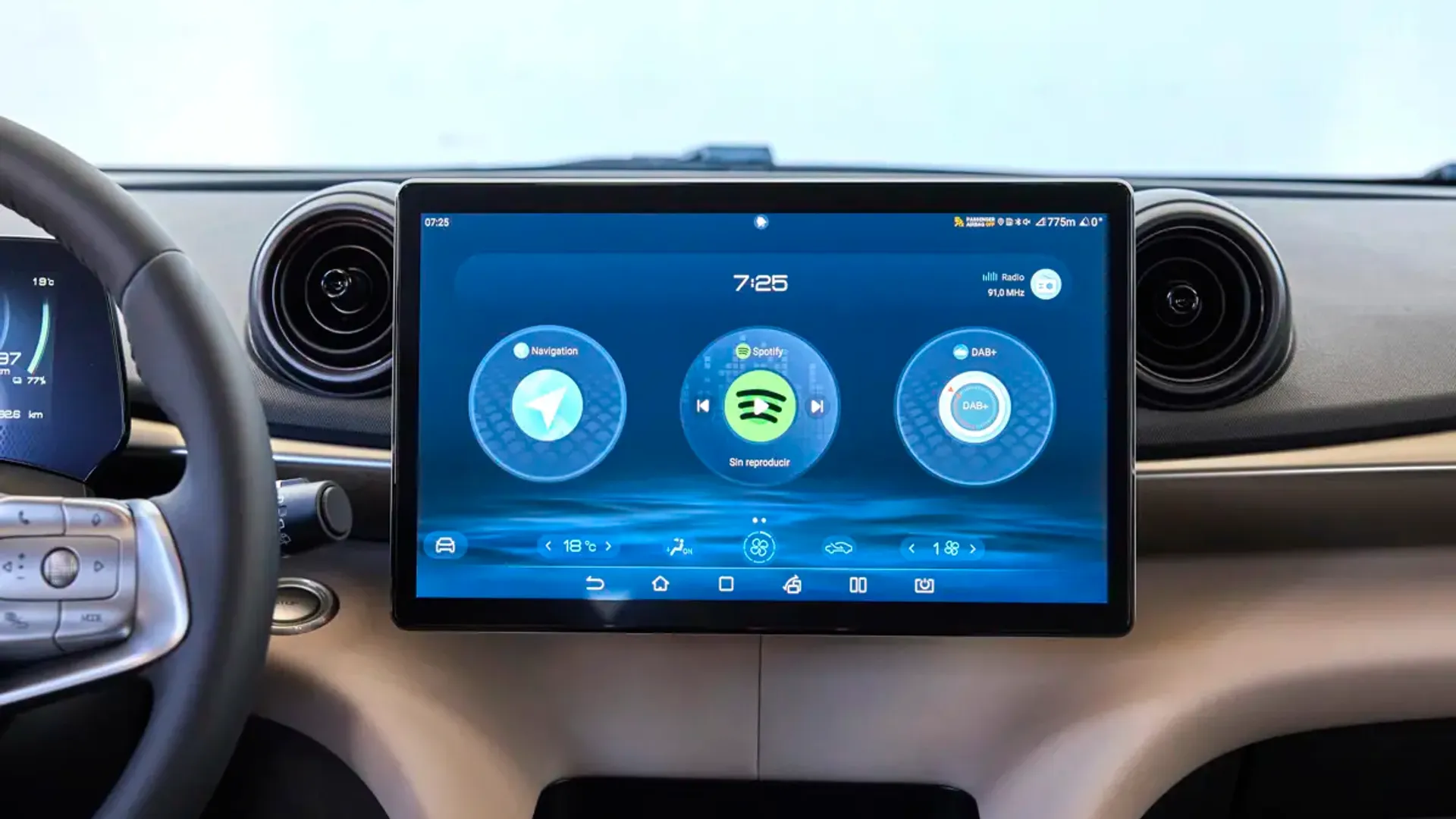 Elettronauti - BYD Dolphin Comfort - Grigio - Esterno - Vista anteriore a tre quarti