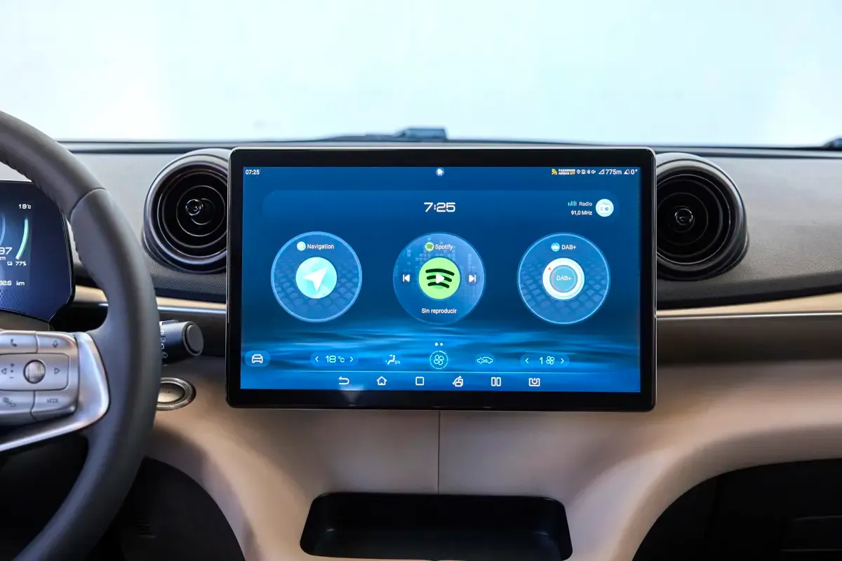 Elettronauti - BYD Dolphin Comfort - Grigio - Esterno - Vista anteriore a tre quarti