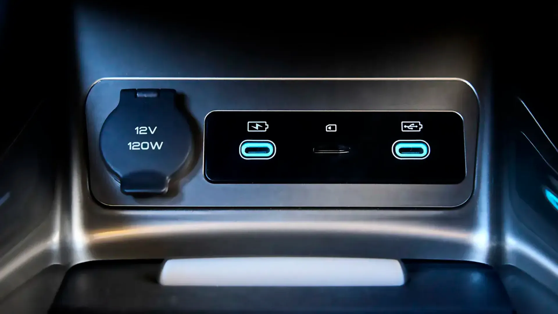 Elettronauti - BYD Dolphin Comfort - Interni - Sedili anteriori
