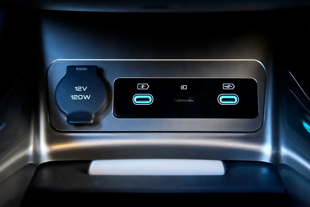 Elettronauti - BYD Dolphin Comfort - Interni - Sedili anteriori