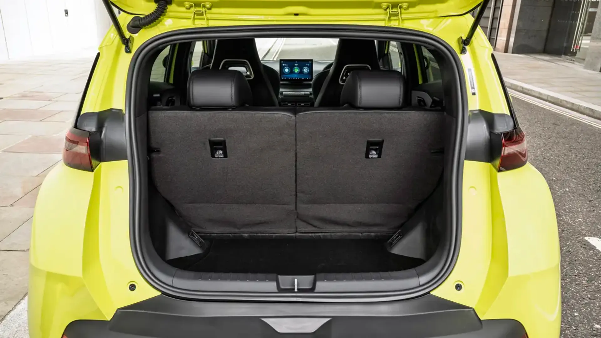 Elettronauti - BYD Dolphin Surf Active - Vano di carico - Bagagliaio