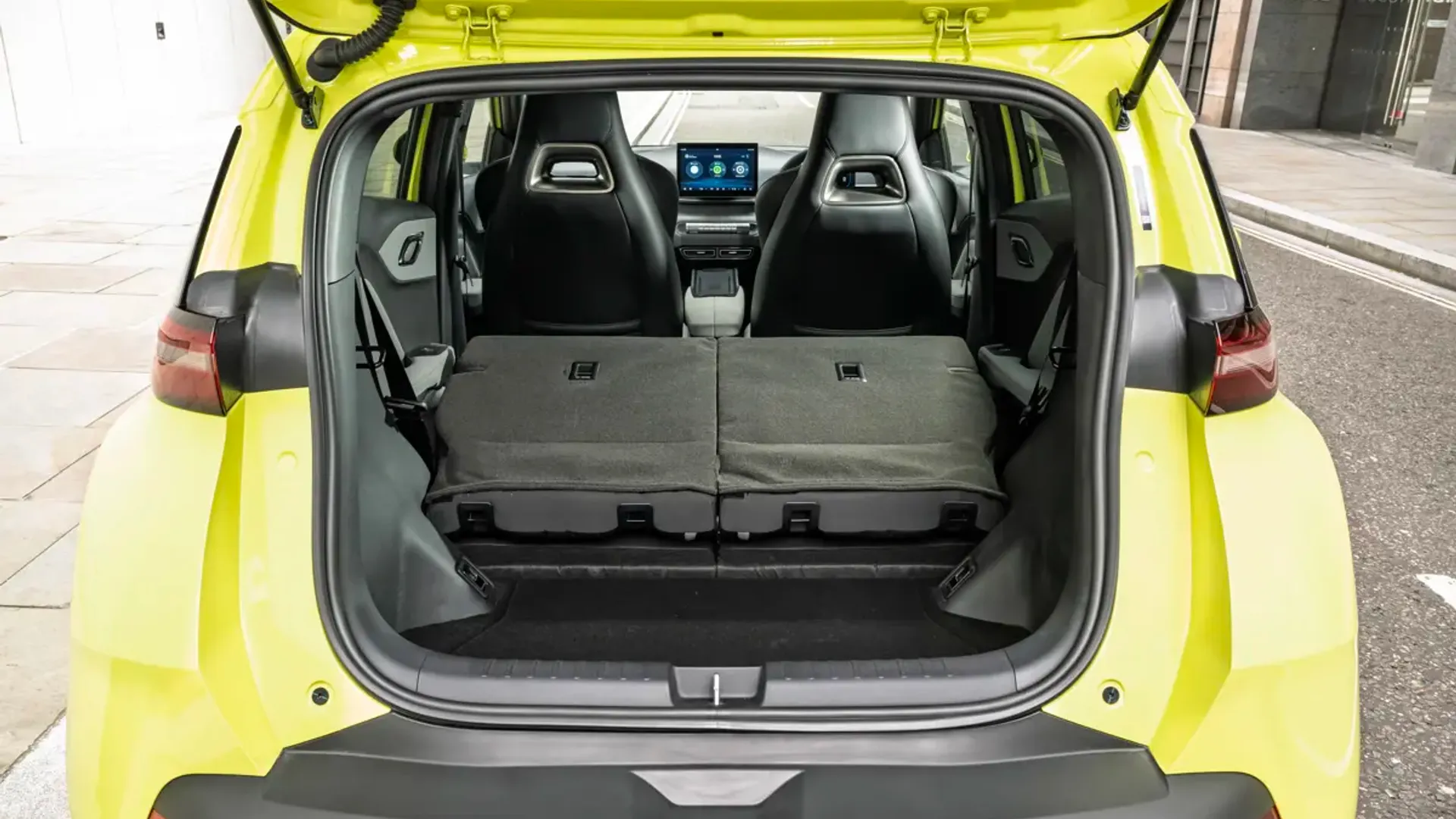 Elettronauti - BYD Dolphin Surf Active - Grigio - Vano di carico - Bagagliaio