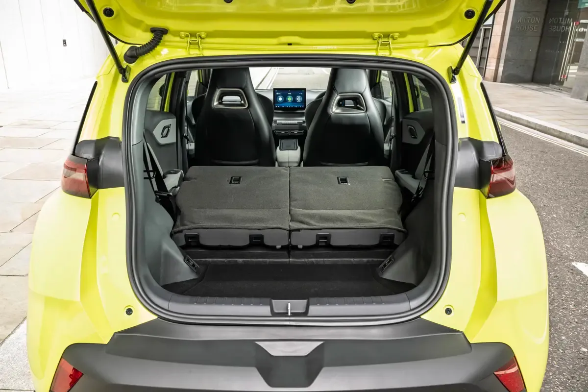 Elettronauti - BYD Dolphin Surf Active - Grigio - Vano di carico - Bagagliaio