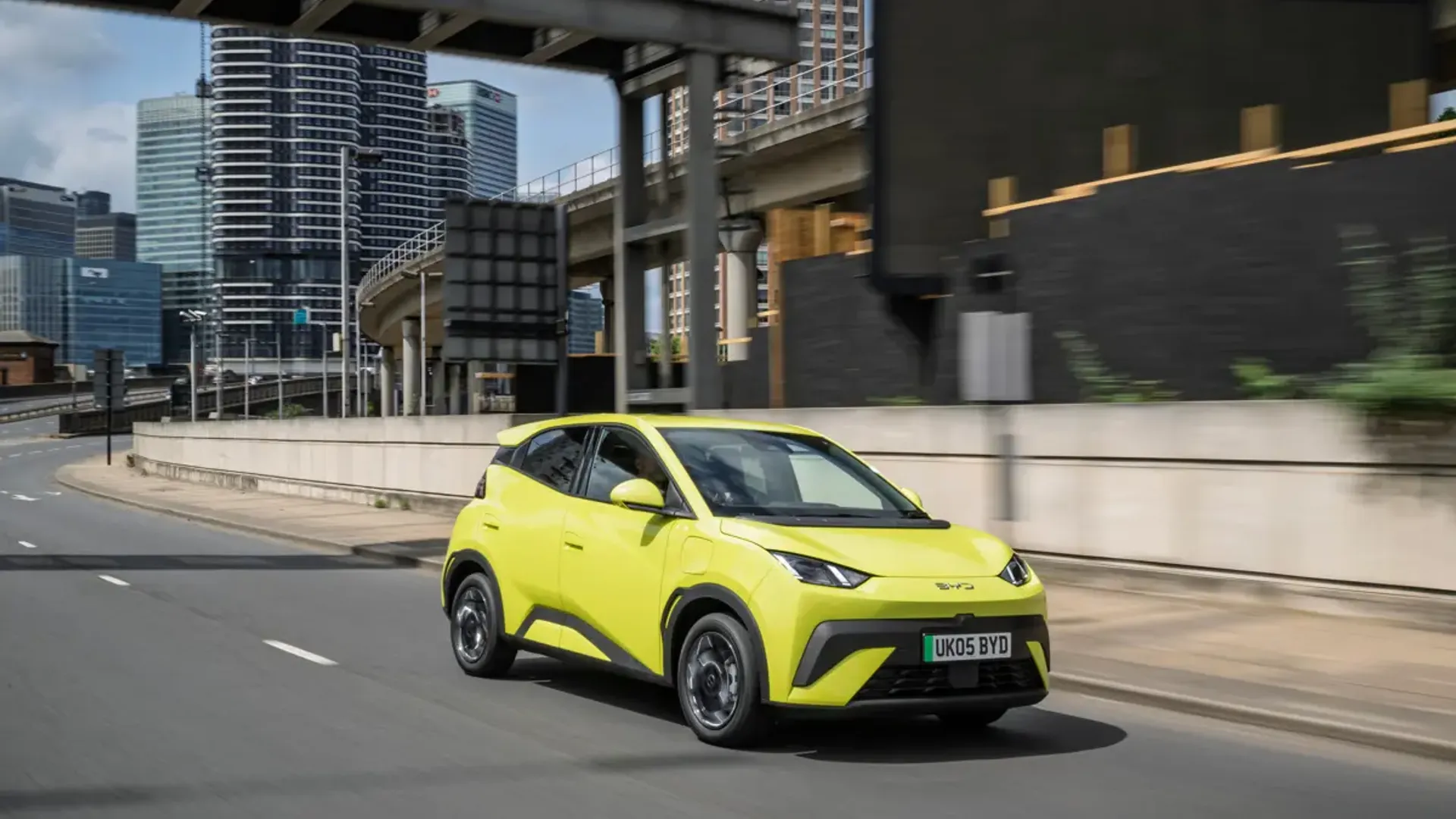 Elettronauti - BYD Dolphin Surf Active - Esterno - Vista anteriore a tre quarti