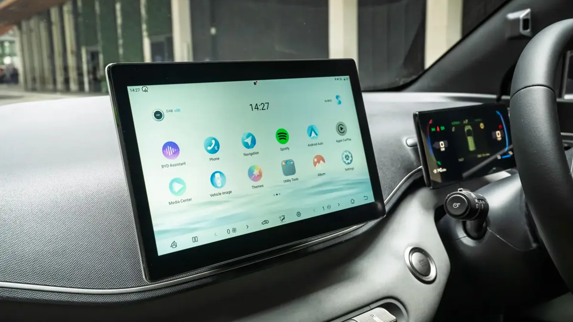 Elettronauti - BYD Dolphin Surf Active - Infotainment - Vista della plancia