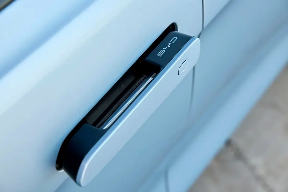Elettronauti - BYD Seal 82.5 kWh AWD Excellence - Grigio - Esterno - Vista laterale