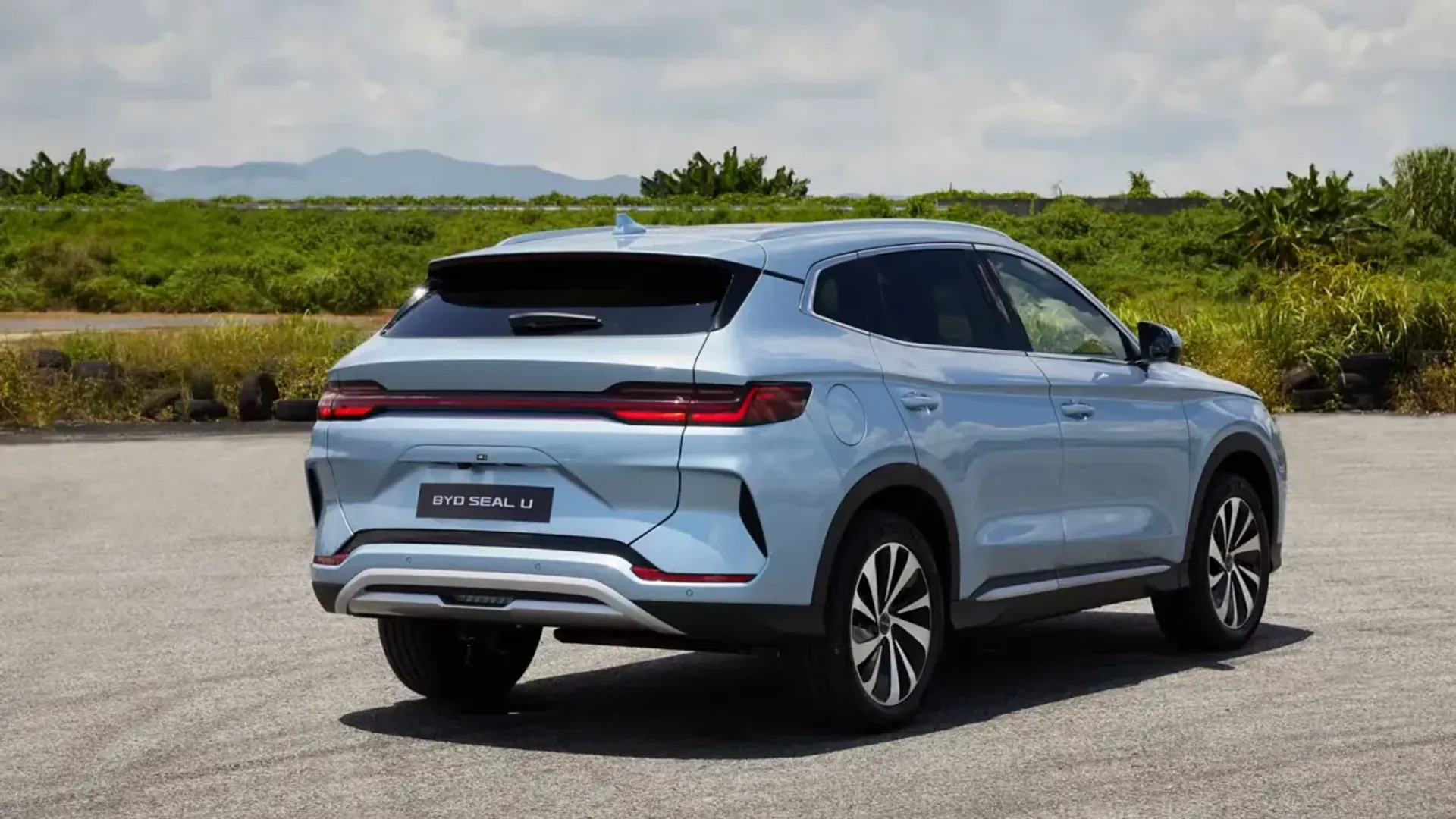 Elettronauti - BYD Seal U Design - Dark Grey - Esterno - Vista anteriore a tre quarti