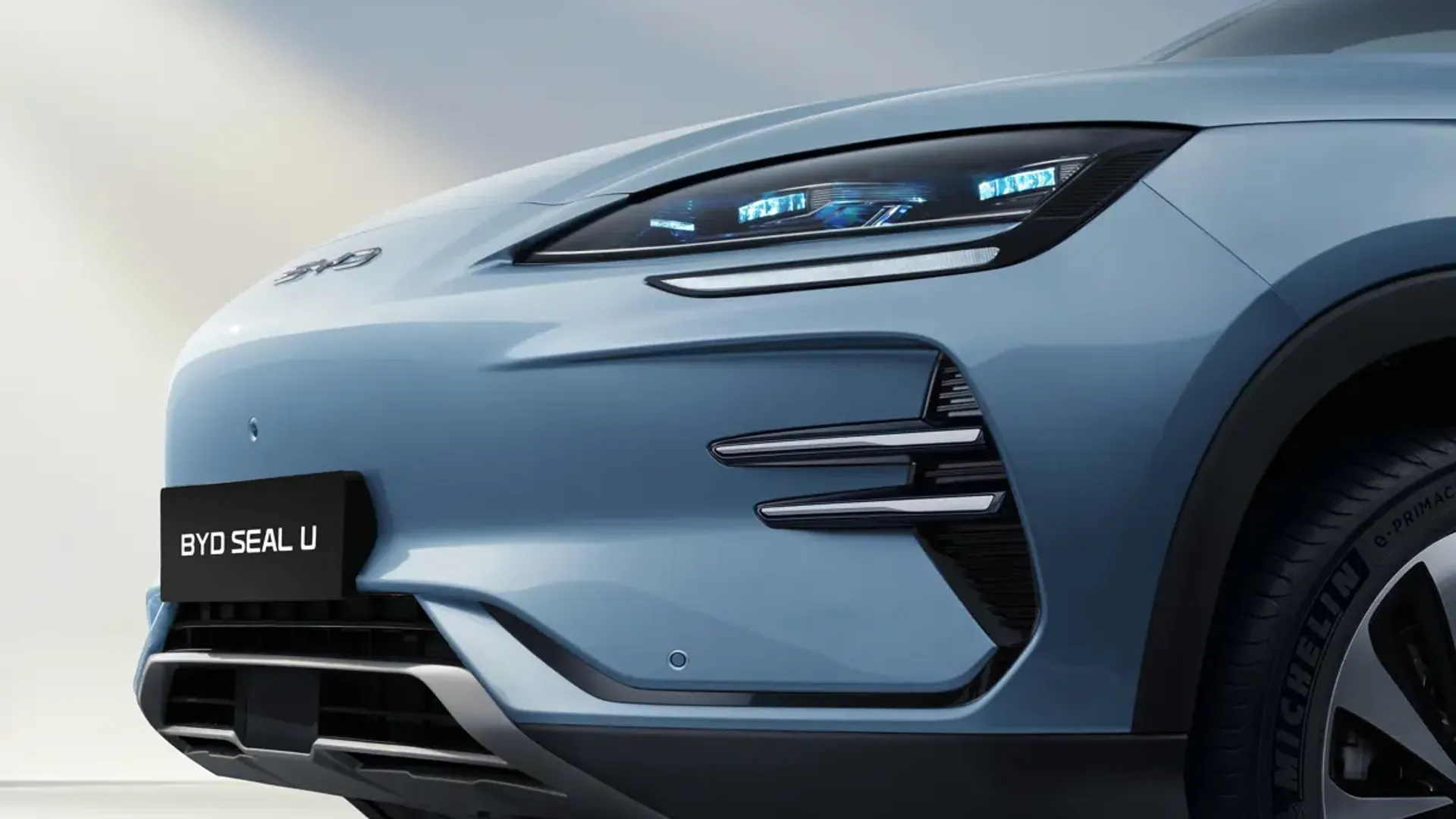 Elettronauti - BYD Seal U Design - Grigio - Esterno - Vista anteriore a tre quarti