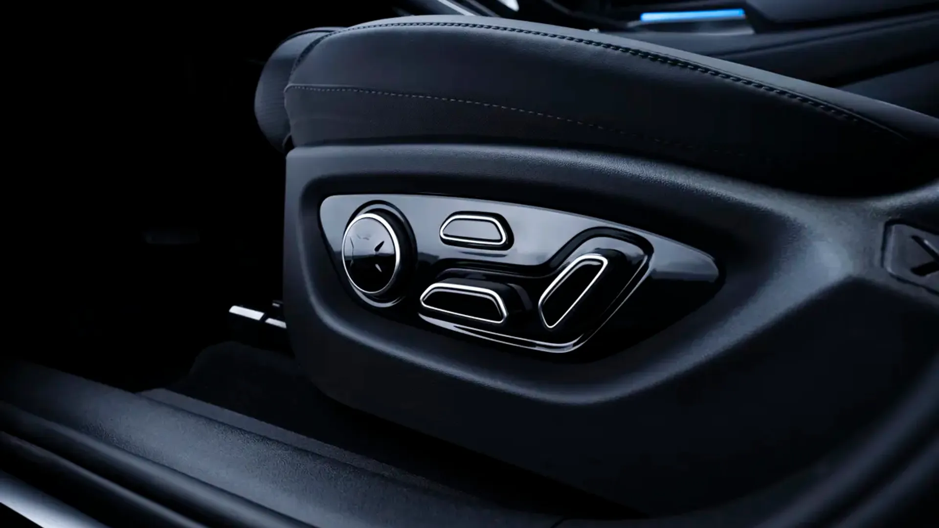 Elettronauti - BYD Sealion 7 Excellence - Light Blue - Esterno - Vista anteriore a tre quarti