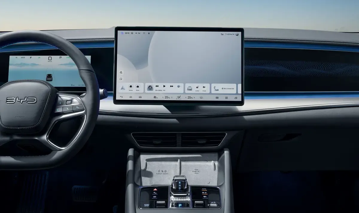 Elettronauti - BYD Sealion 7 Excellence - Infotainment - Vista della plancia