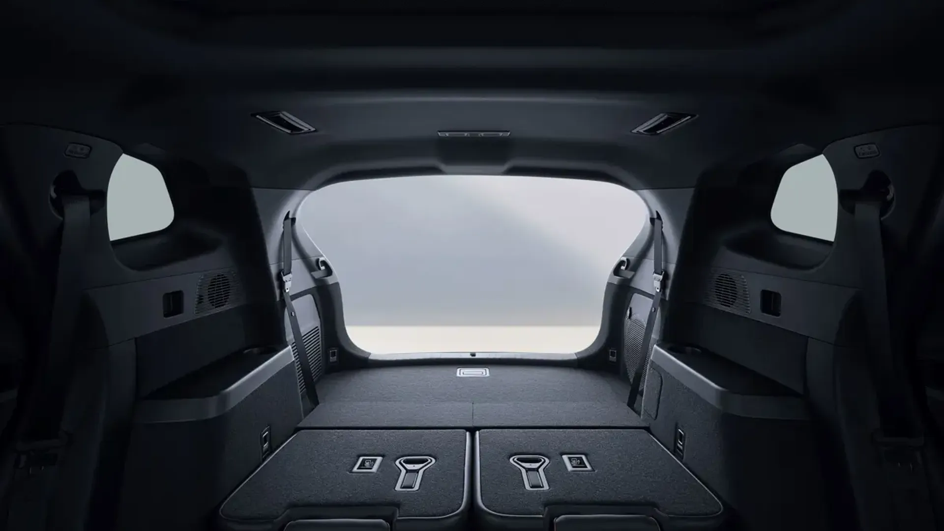Elettronauti - BYD Tang 4x4 Long Range - Bianco - Vano di carico - Bagagliaio