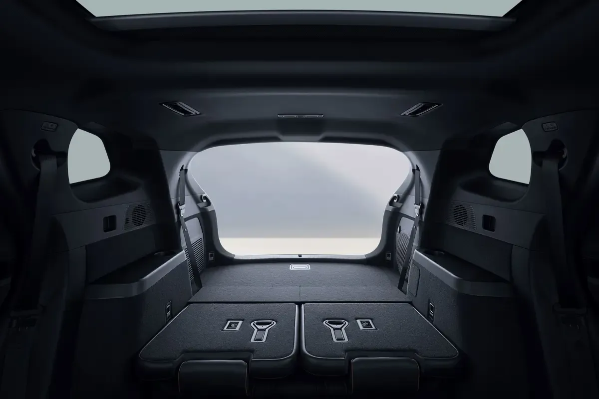 Elettronauti - BYD Tang 4x4 Long Range - Bianco - Vano di carico - Bagagliaio