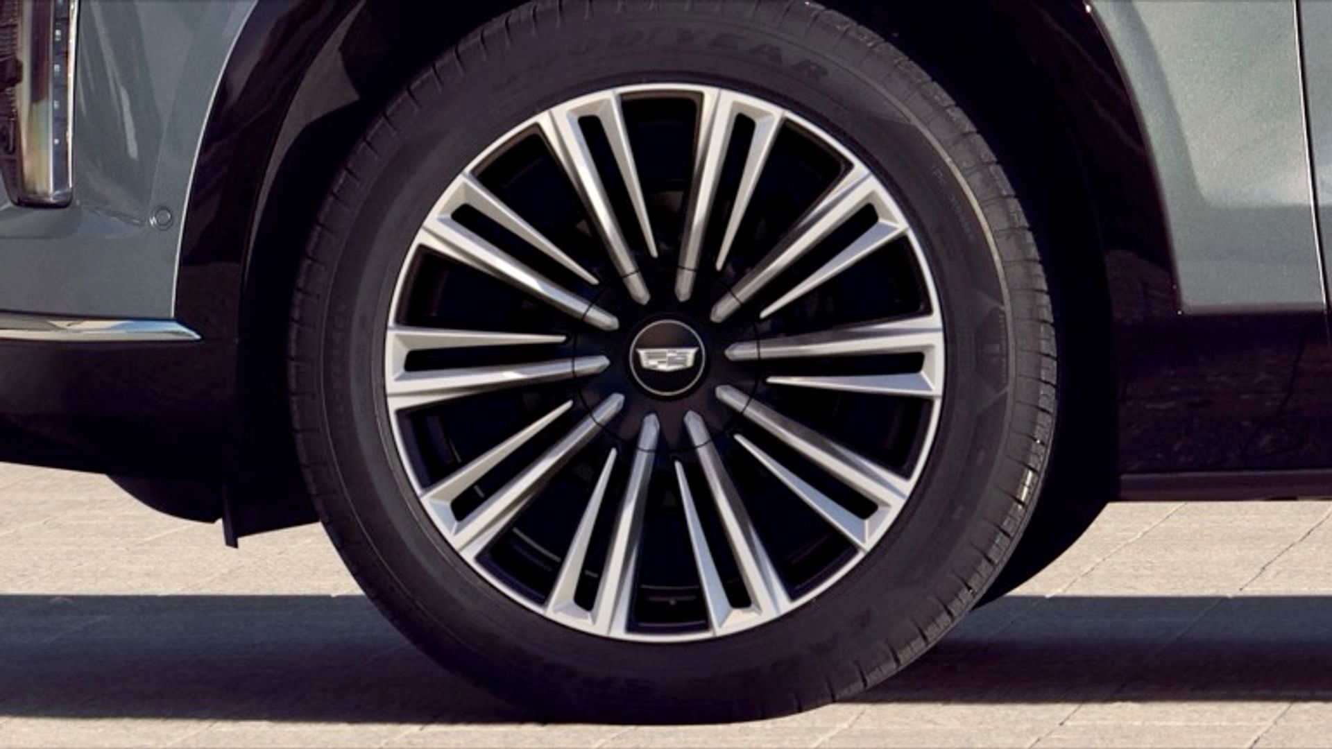 Cadillac VISTIQ 900 E4 (MY26)