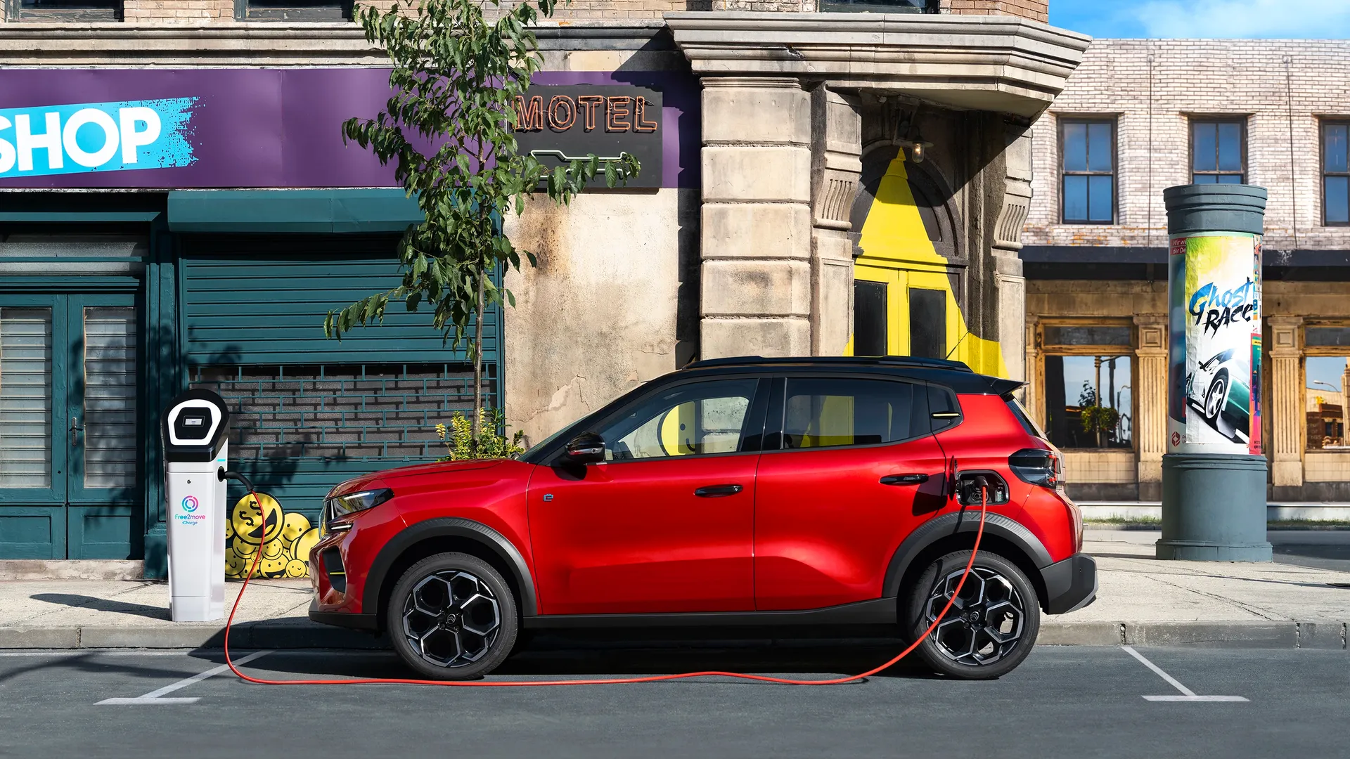 Elettronauti Citroen e-c3 vista laterale in ricarica