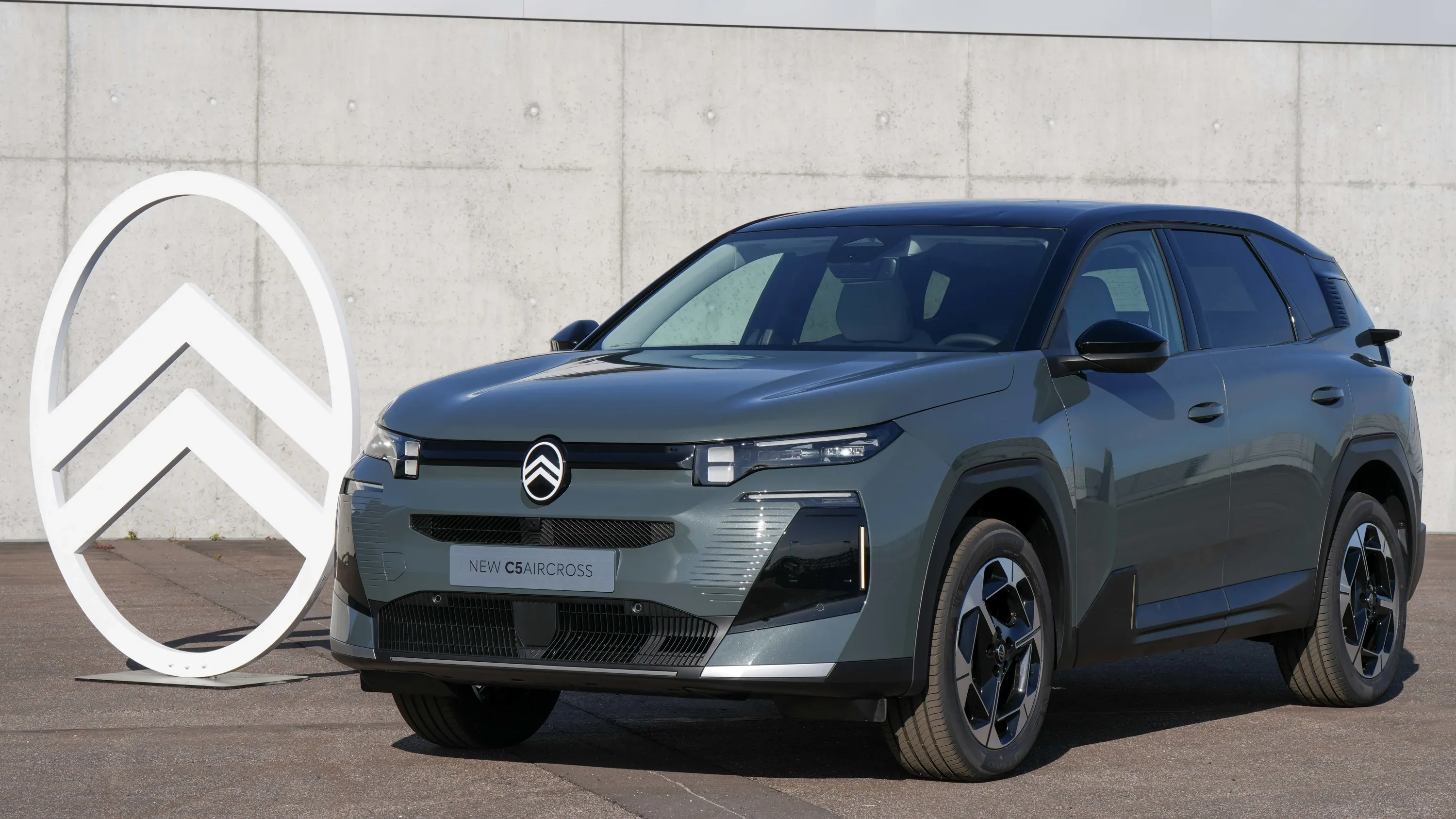 Citroen e-c5 Aircross Elettronauti frontale tre quarti