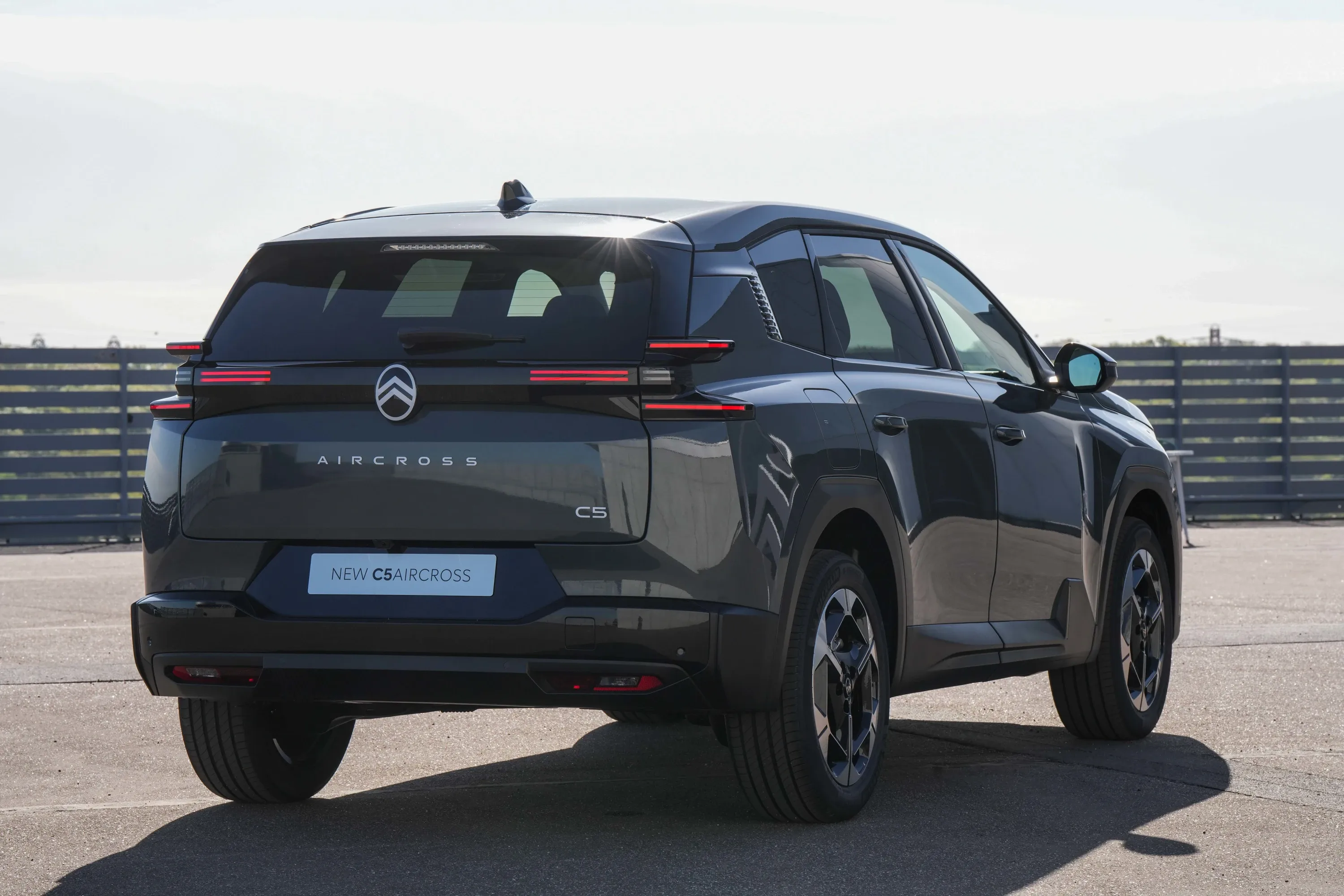 Citroen e-c5 Aircross Elettronauti vista posteriore