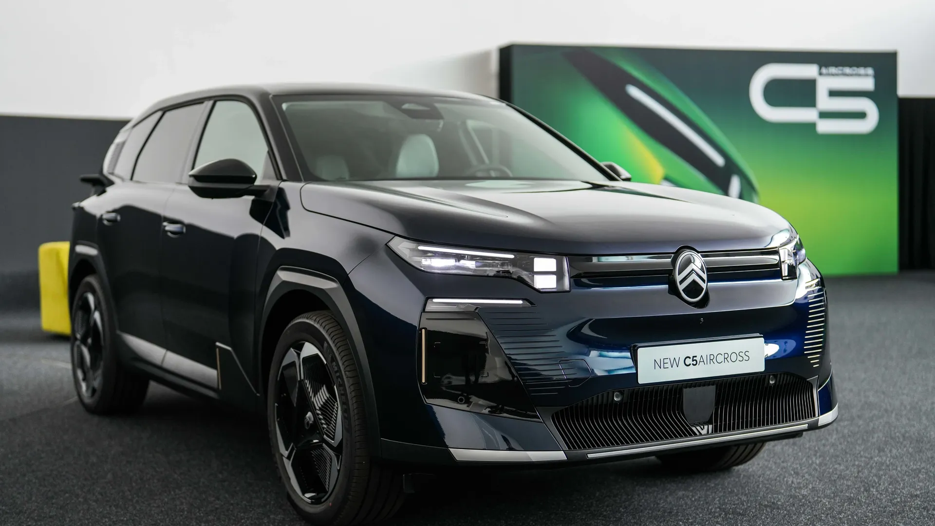 Citroen e-c5 Aircross Elettronauti anteriore tre quarti